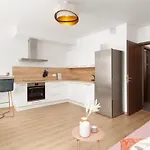 Apartment Days - With Balcony In Quiet And Trendy Holesovice Prague