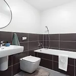 Apartment Days - With Balcony In Quiet And Trendy Holesovice