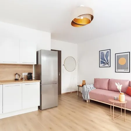Days - With Balcony In Quiet And Trendy Holesovice 아파트 *
