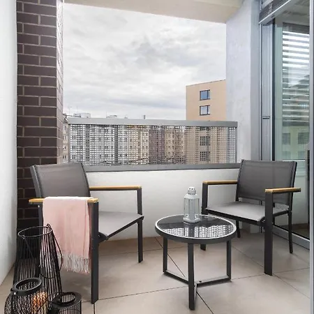 Days - With Balcony In Quiet And Trendy Holesovice *