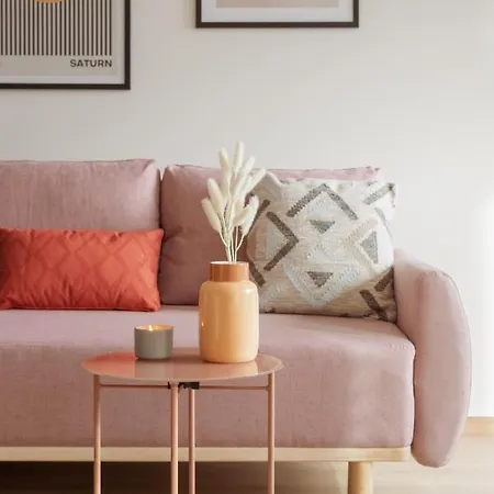 Days - Stylish W Balcony - Trendy Neighborhood Apartment Prague