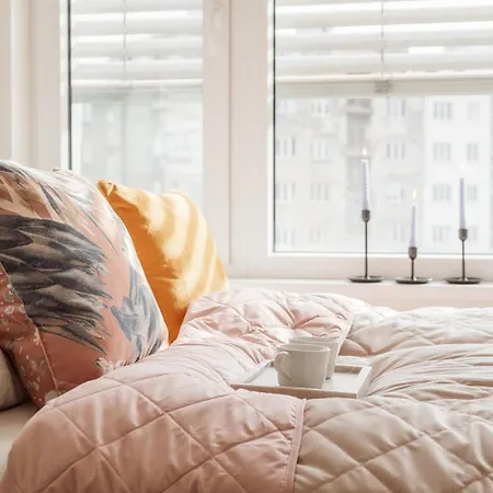 Days - Stylish W Balcony - Trendy Neighborhood Apartment Prague