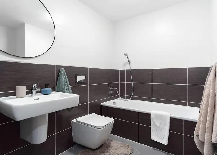 Apartament Days - With Balcony In Quiet And Trendy Holesovice