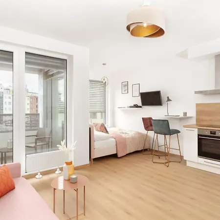 Days - With Balcony In Quiet And Trendy Holesovice Lejlighed