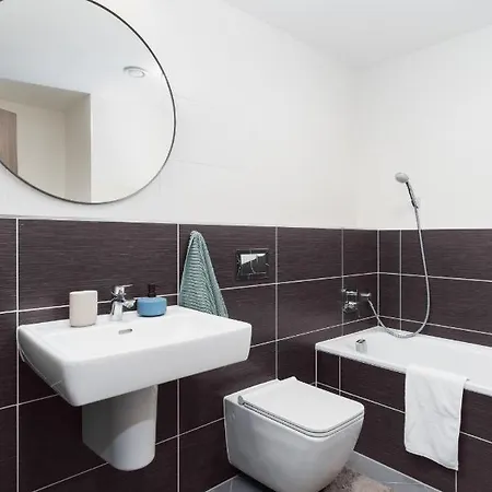 Days - Stylish W Balcony - Trendy Neighborhood *
