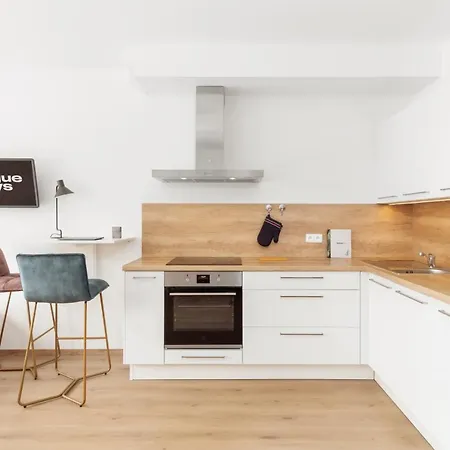 Days - Stylish W Balcony - Trendy Neighborhood Апартаменты Прага